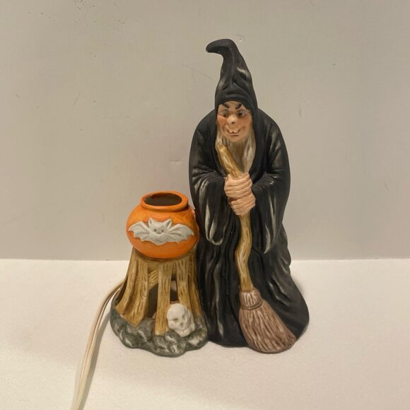 Vintage The Good Company Halloween Ceramic Witch w/ Broom & Cauldron Lighted - Picture 3 of 8